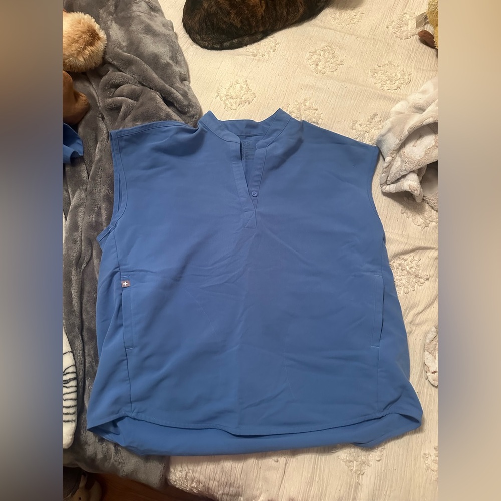 Ceil Blue Figs scrub top